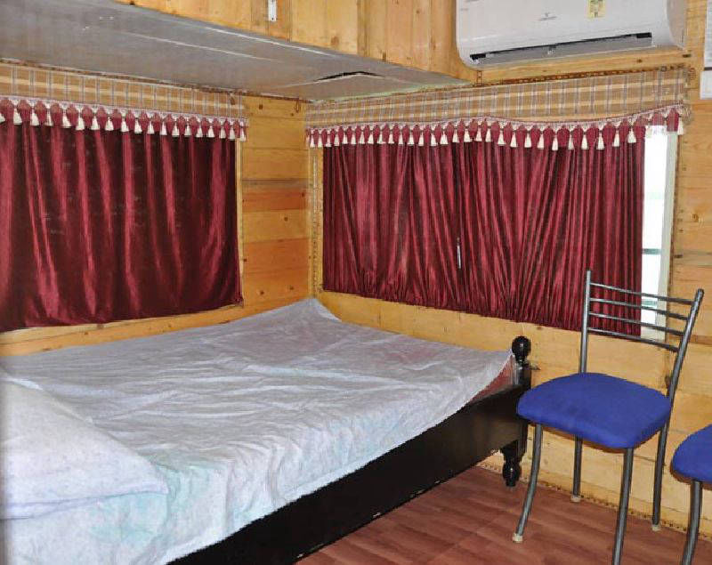 Punnami Boat Bed Room